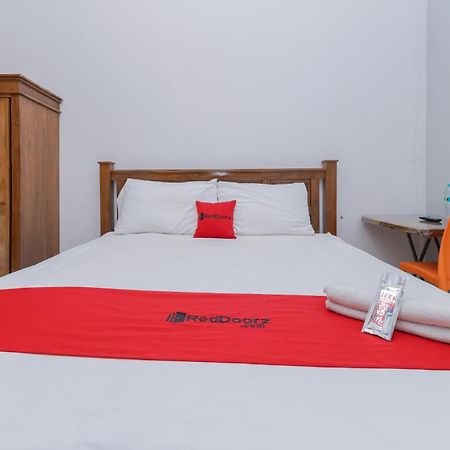 Reddoorz At Pondok Candra Сурабая Екстериор снимка