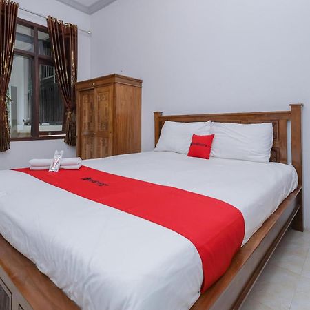 Reddoorz At Pondok Candra Сурабая Екстериор снимка