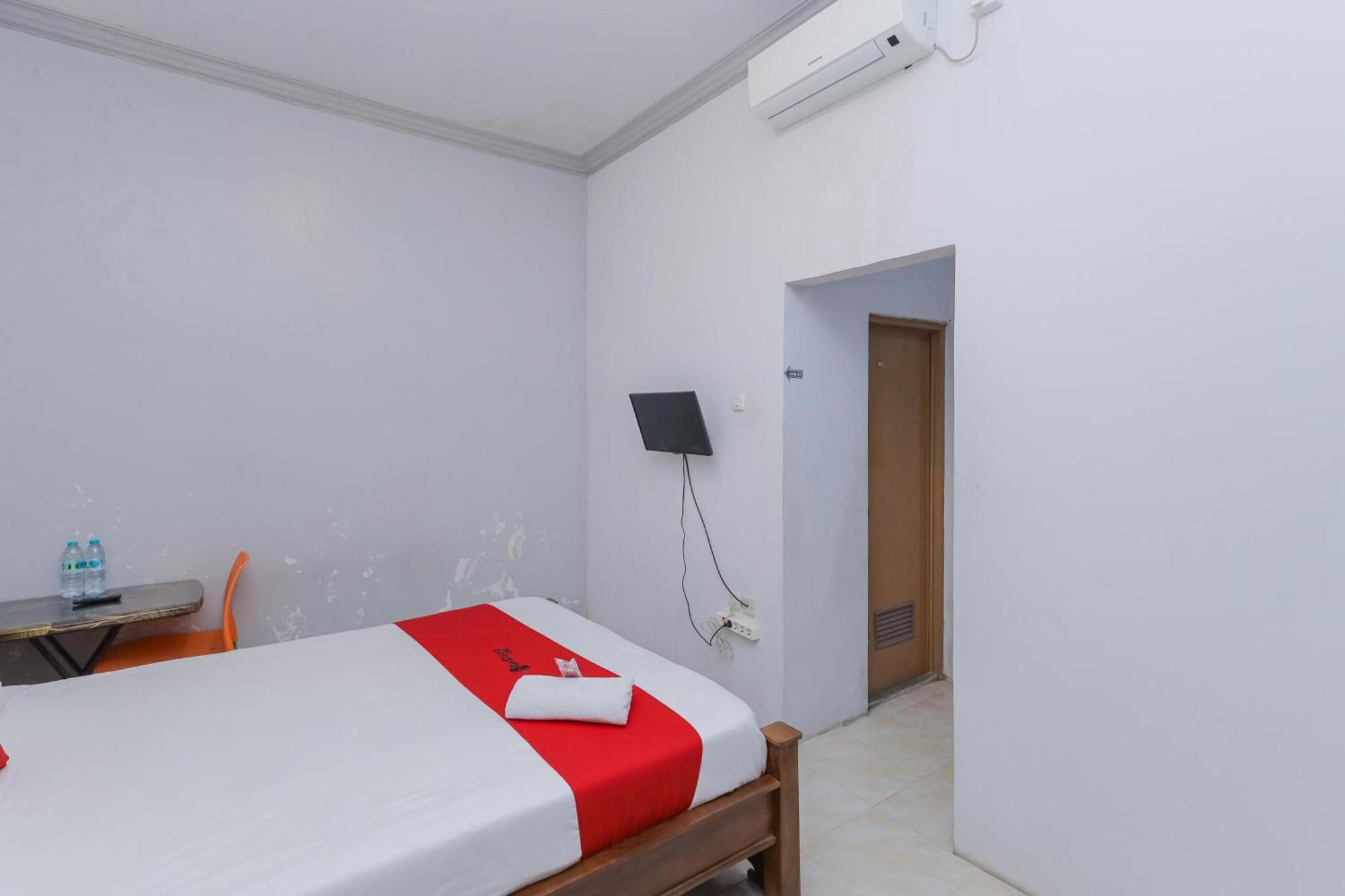 Reddoorz At Pondok Candra Сурабая Екстериор снимка