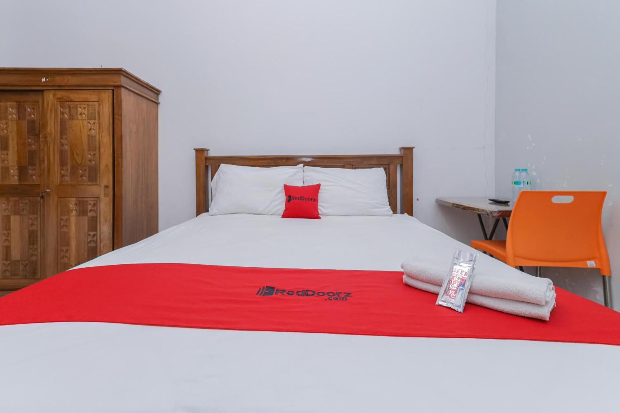 Reddoorz At Pondok Candra Сурабая Екстериор снимка