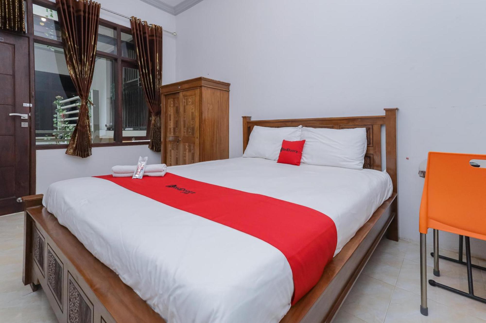 Reddoorz At Pondok Candra Сурабая Екстериор снимка