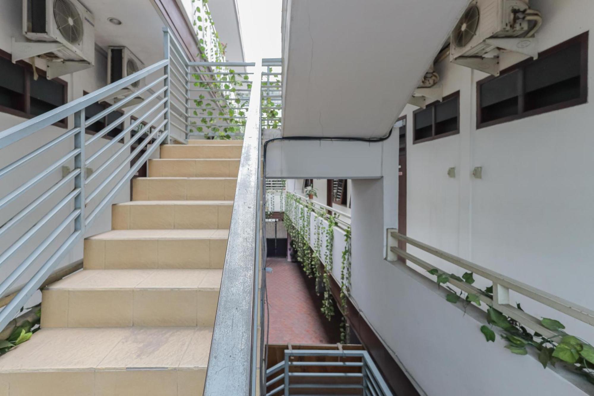 Reddoorz At Pondok Candra Сурабая Екстериор снимка