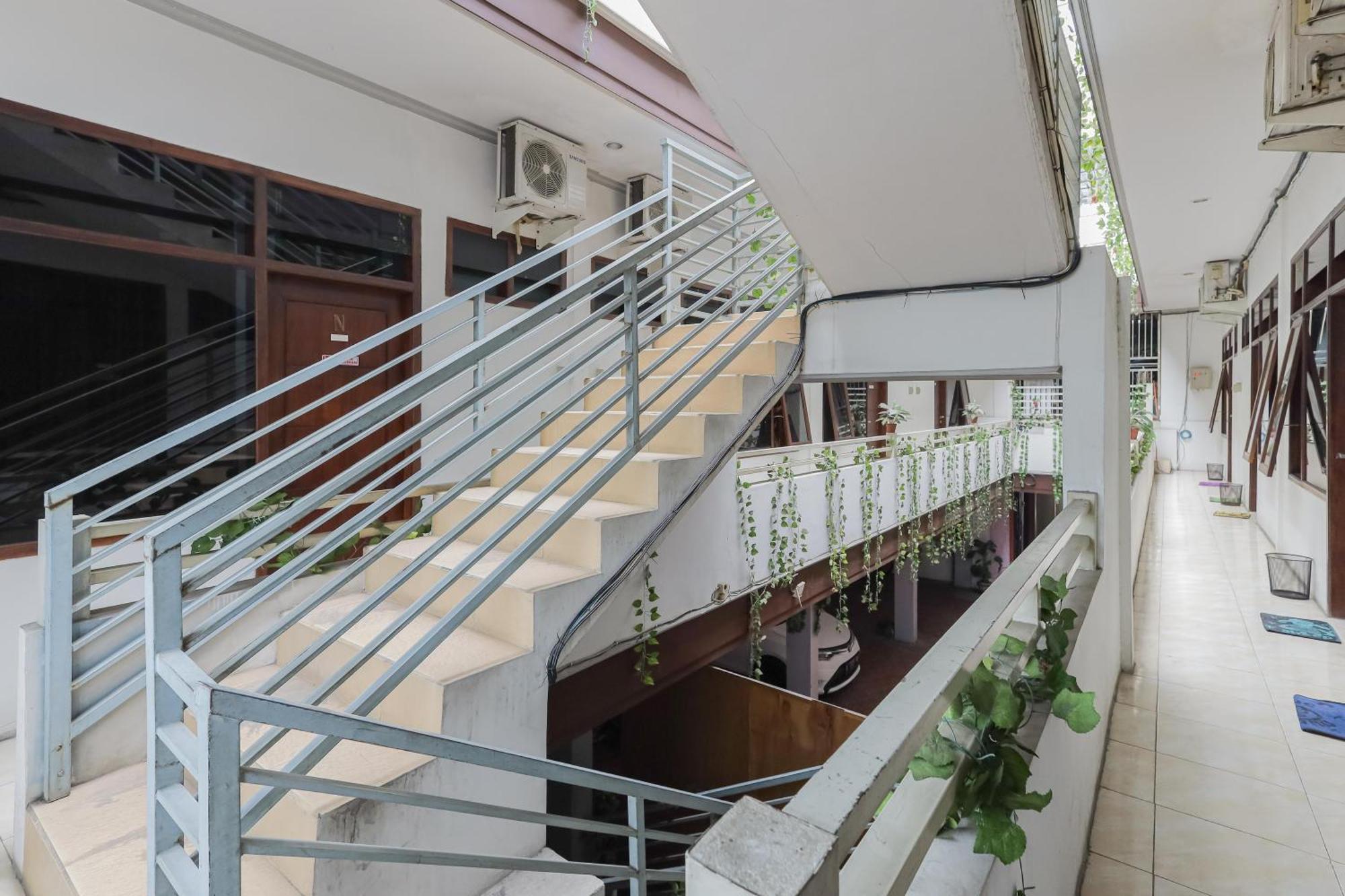 Reddoorz At Pondok Candra Сурабая Екстериор снимка