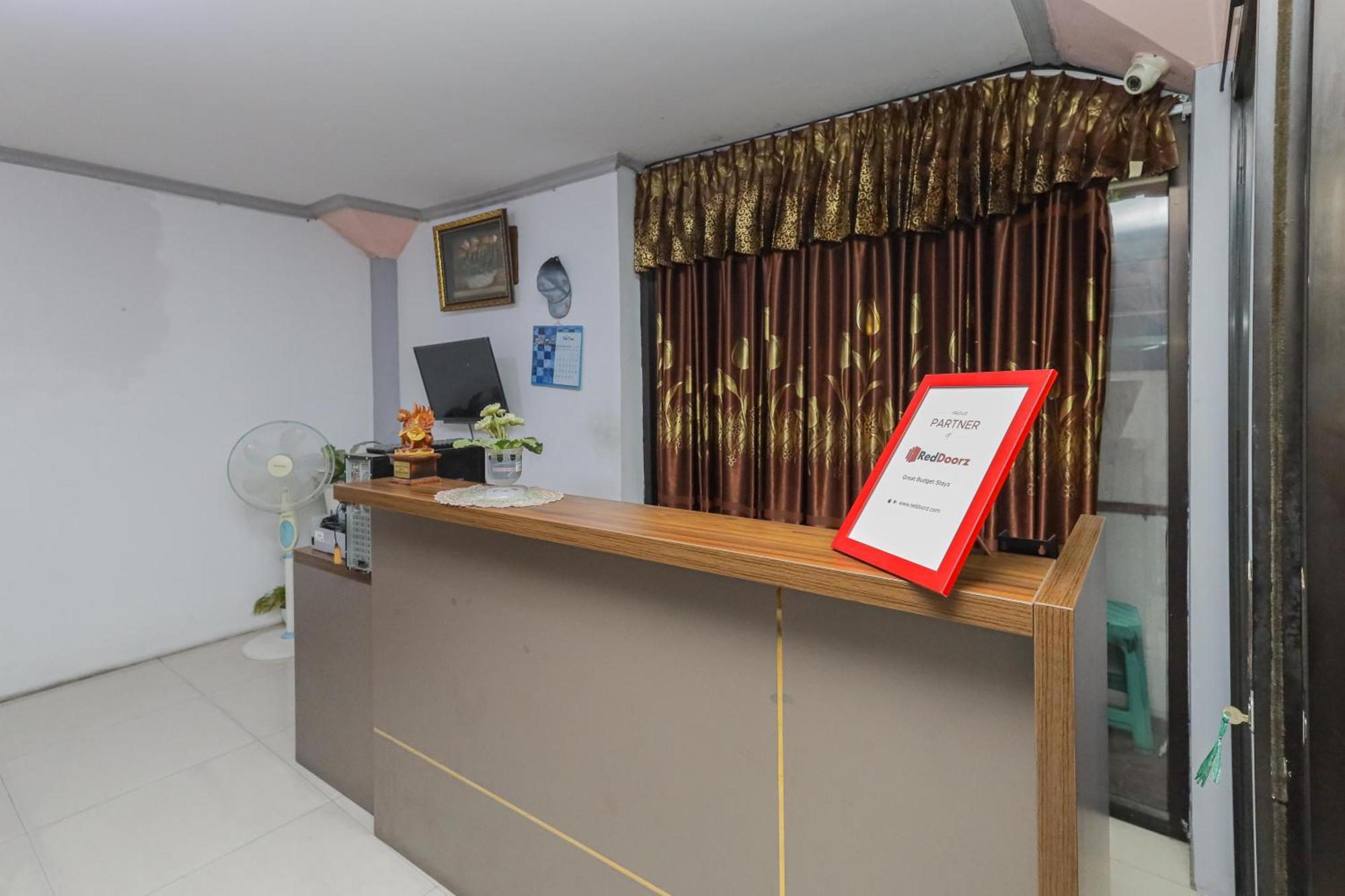 Reddoorz At Pondok Candra Сурабая Екстериор снимка