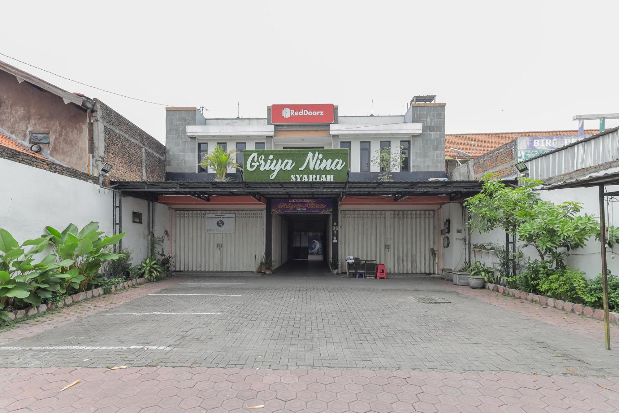 Reddoorz At Pondok Candra Сурабая Екстериор снимка