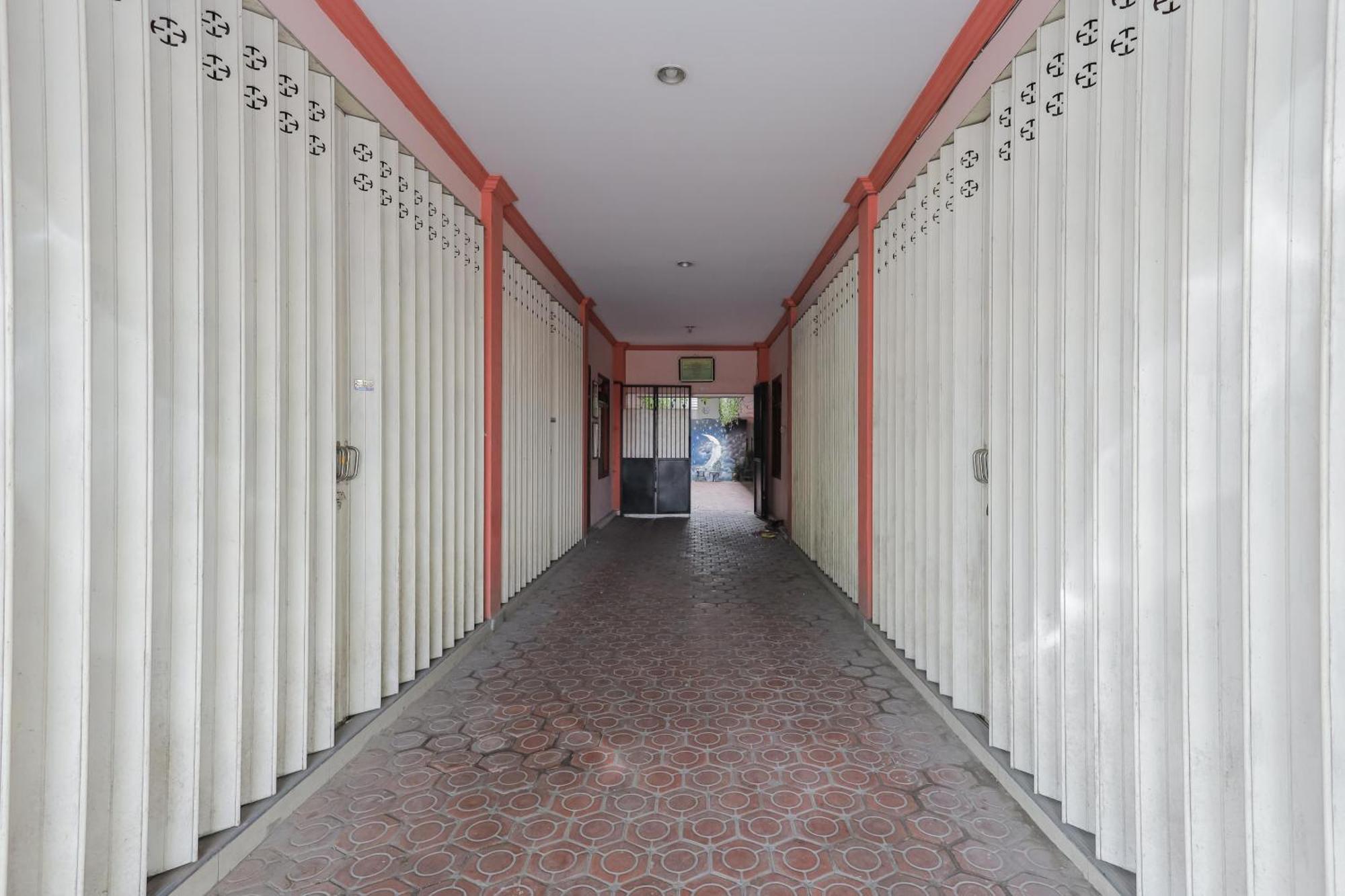 Reddoorz At Pondok Candra Сурабая Екстериор снимка