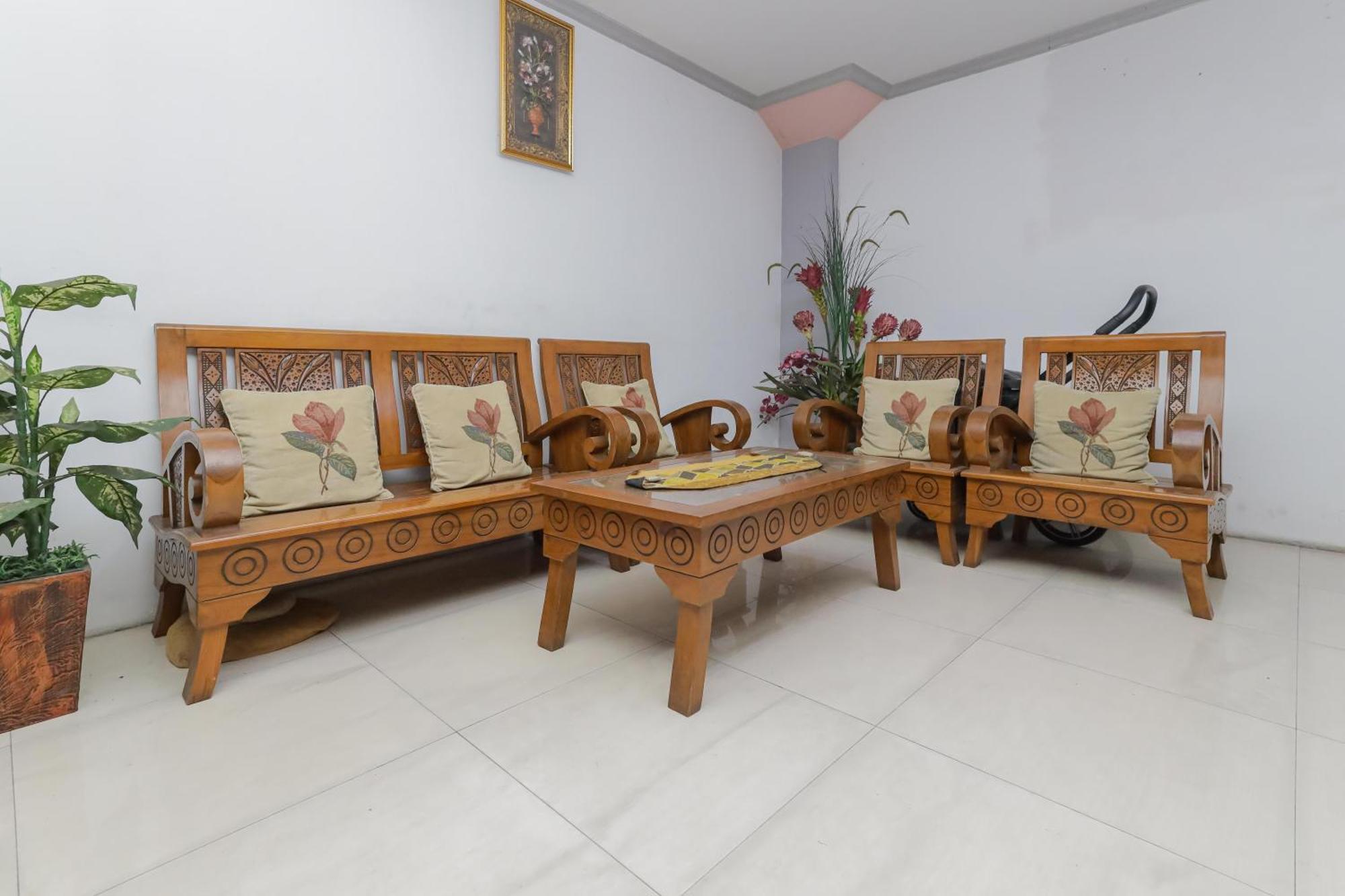 Reddoorz At Pondok Candra Сурабая Екстериор снимка