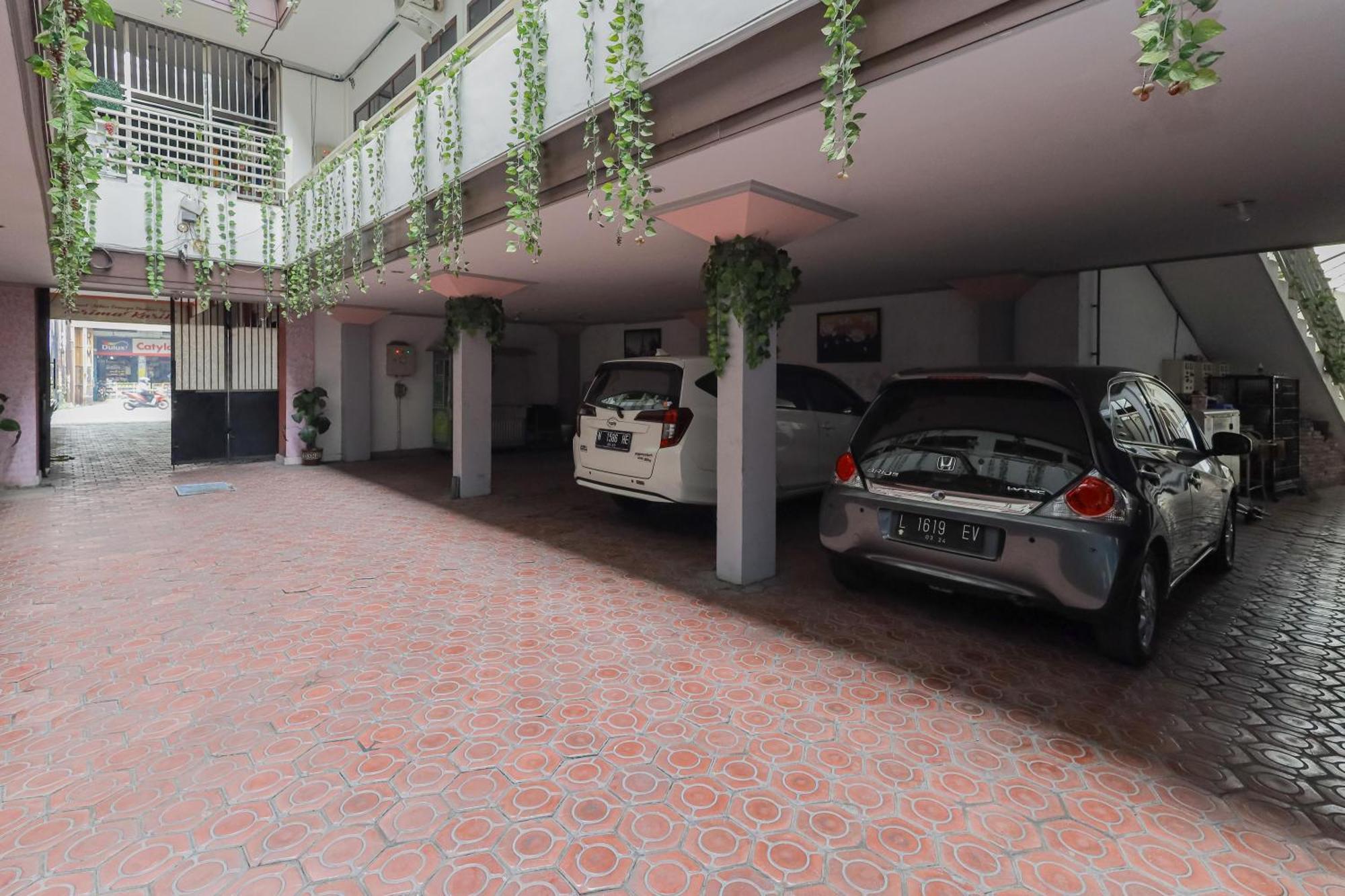 Reddoorz At Pondok Candra Сурабая Екстериор снимка