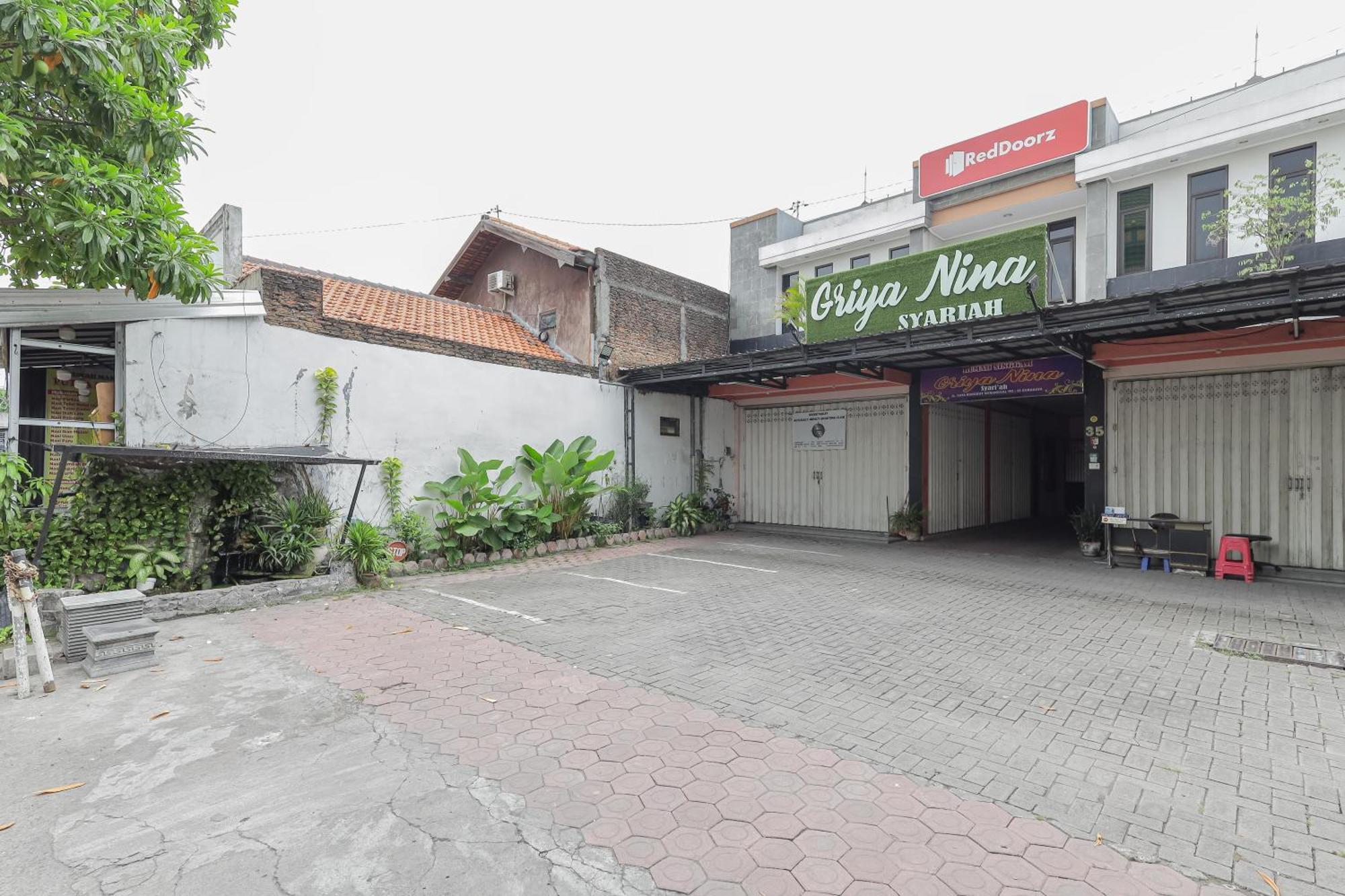 Reddoorz At Pondok Candra Сурабая Екстериор снимка